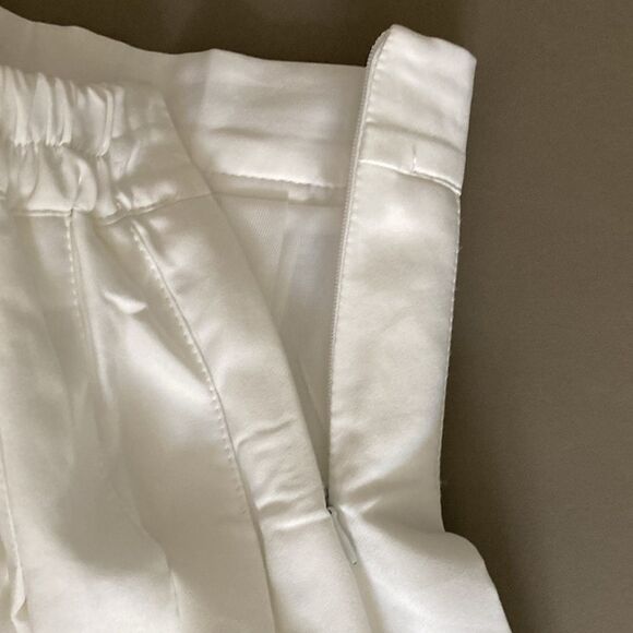 Sangtree Girls’ Pleated White Tennis Skirt with shorts. Size 14. - Picture 4 of 6